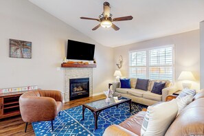 House (3 Bedrooms) | Interior - Dog-friendly Yard! Retreat 11 Mi to Destin & Beach (Niceville)