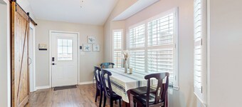 Dog-friendly 3BR Near Destin w/ Fireplace, W & D