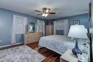 House (2 Bedrooms) | Interior - 2BR Waterfront House w/ Rustic Charm & Kayaks (Inverness)