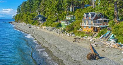 Beachfront Studio w/ Lovely Views, Private Patio