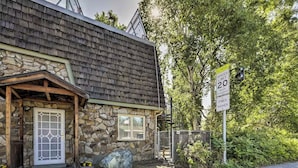 Apartment (0 Bedroom) | Interior - Studio w/ Streaming & Board Games (Fairbanks)