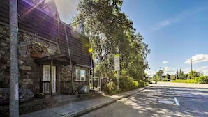 Apartment (0 Bedroom) | Interior - Studio w/ Streaming & Board Games (Fairbanks)