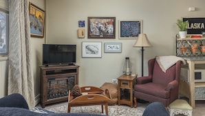 Apartment (0 Bedroom) | Front of property - Studio w/ Streaming & Board Games (Fairbanks)