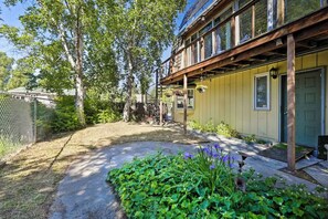 Apartment (0 Bedroom) | Interior - Studio w/ Streaming & Board Games (Fairbanks)