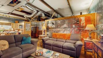 House (5 Bedrooms) | Interior