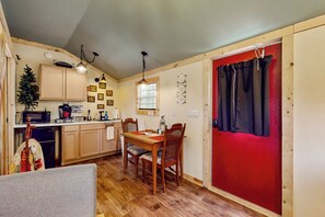 House (5 Bedrooms) | Interior - 4 Cabins - Reindeer Ranch at Round Top (Ledbetter)