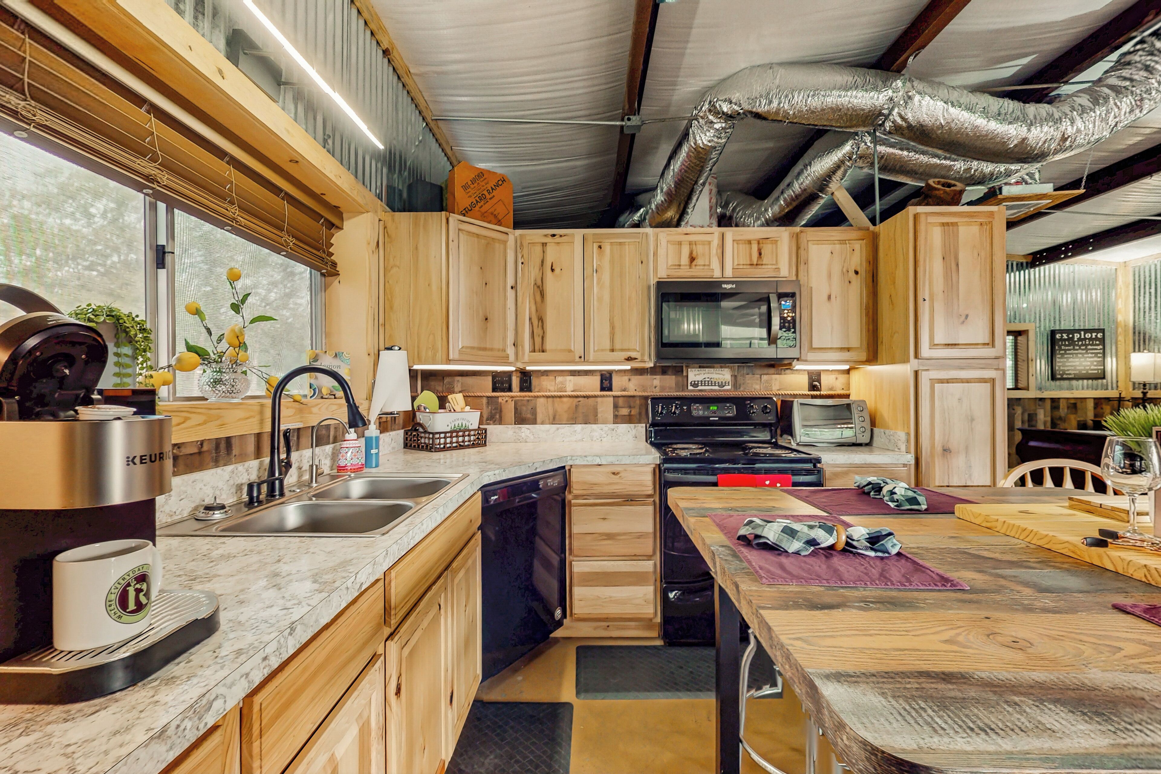 House (5 Bedrooms) | Interior