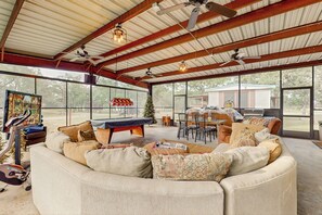 House (5 Bedrooms) | Interior