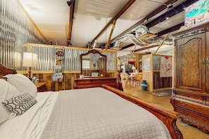 House (5 Bedrooms) | Interior