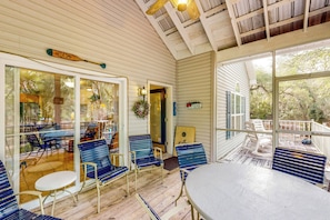 House (3 Bedrooms) | Interior - Beautiful, Waterfront log Home w/ Nature Views (Bell)