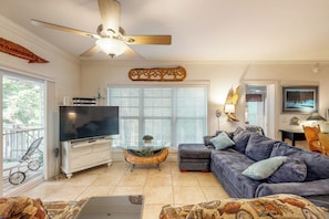 House (3 Bedrooms) | Interior - Beautiful, Waterfront log Home w/ Nature Views (Bell)