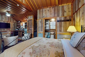 Interior - 1BR Water-view Cabin w/ Kitchenette, Streaming, AC (Ledbetter)