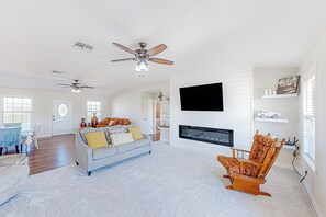 Interior - Expansive, Dog-friendly 3BR w/ Pond, Pool, Patio (Cameron)