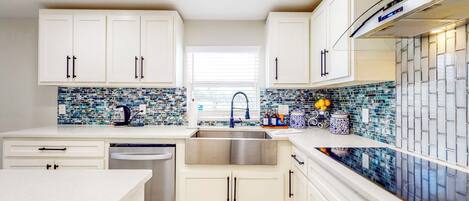 House (6 Bedrooms) | Interior