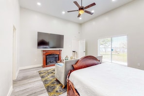 House (6 Bedrooms) | Interior - Lake Tawakoni Thrills - Cozy Home! (Quinlan)