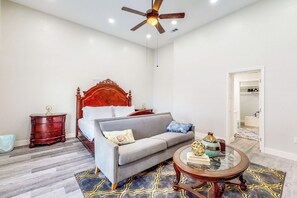 House (6 Bedrooms) | Interior