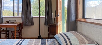 1BR Casita w/ Mountain Views, Kitchenette, Wifi