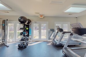 Interior - Lovely 3BR Home w/ Patio, Fireplace, Pool & Gym (Cameron)