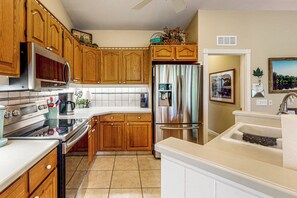 Interior - Charming Suwanee House and Bungalow! (Bell)