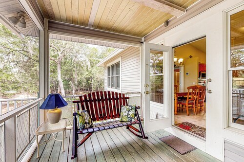 Charming Suwanee House and Bungalow!