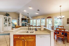 Interior - Charming Suwanee House and Bungalow! (Bell)