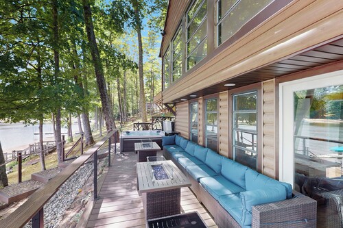 Hot Tub + Deck: Waterfront Home on Sacandaga Lake