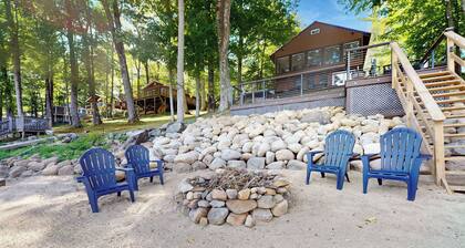 2 BR Lakefront House w/ Hot Tub in ADK Park
