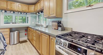 2 BR Lakefront House w/ Hot Tub in ADK Park