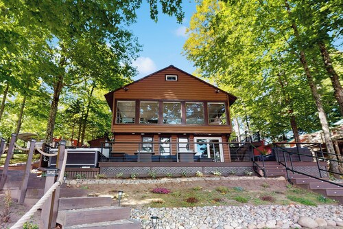 2 BR Lakefront House w/ Hot Tub in ADK Park