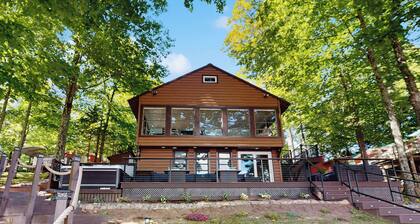 2 BR Lakefront House w/ Hot Tub in ADK Park