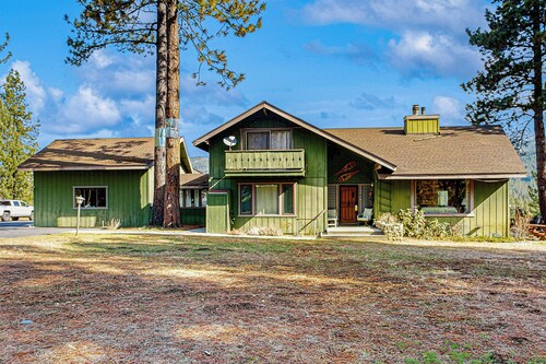3BR Rustic Riverfront Home w/ Wood Stove