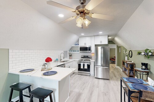 2nd-floor Unit w/ Shared Pool, Playground & Gym