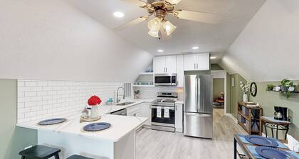 2nd-floor Unit w/ Shared Pool, Playground & Gym