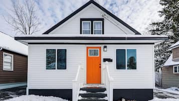 House (3 Bedrooms) | Depan hartanah