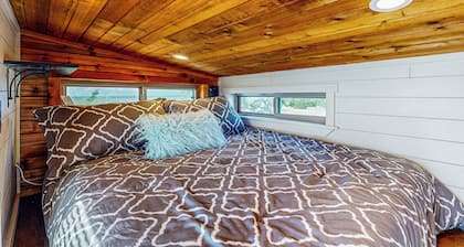 Charming Studio Cabin on the Ranch