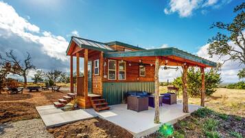 House (2 Bedrooms) | Depan hartanah