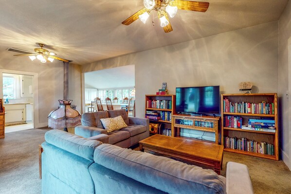 House (5 Bedrooms) | Front of property - Forbestown Retreat: Easy Access to Clear Lake (Lakeport)