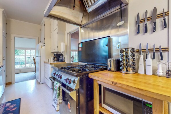 House (5 Bedrooms) | Interior - Forbestown Retreat: Easy Access to Clear Lake (Lakeport)