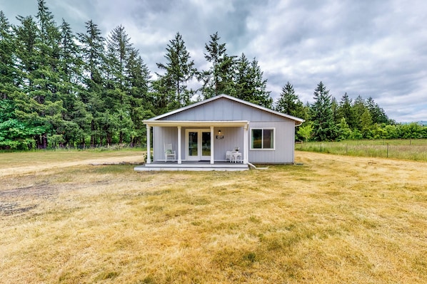 House (2 Bedrooms) | Interior - Homested Cottage: Home on Beautiful Farmland (Dallas)