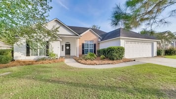 House (3 Bedrooms) | Front of property