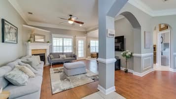 House (3 Bedrooms) | Interior