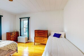 House (4 Bedrooms) | Interior - 4BR Centrally Located Home - Hot Tub & Pool Table (Madawaska)