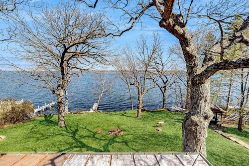 6BR Lakefront Estate w/ Private Piers & Patios
