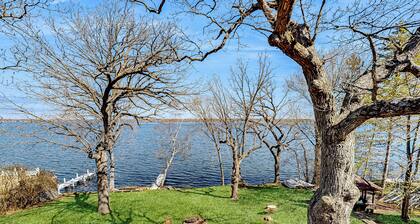 6BR Lakefront Estate w/ Private Piers & Patios