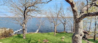 6BR Lakefront Estate w/ Private Piers & Patios