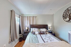 House (2 Bedrooms) | Interior - 2BR Home Near Shopping & Restaurants (York)