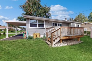 Interior - 2BR Home Near Shopping & Restaurants (York)