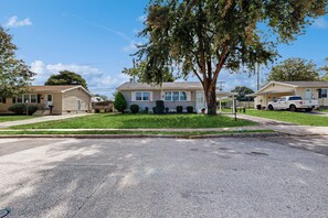 House (2 Bedrooms) | Interior - 2BR Home Near Shopping & Restaurants (York)