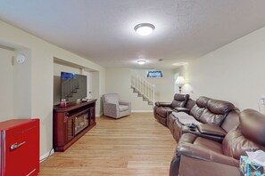 House (2 Bedrooms) | Interior - 2BR Home Near Shopping & Restaurants (York)