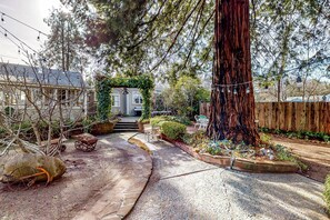 House (1 Bedroom) | Interior - Forbestown Carriage House in the Heart of Dtwn (Lakeport)